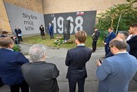 „Slyšte můj křik.“ Otec pěti dětí Siwiec se upálil před 54 lety, v Praze uctili jeho památku