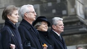 Pohřeb exprezidenta Weizsäckera v Berlíně: Německý prezident Gauck s vdovou