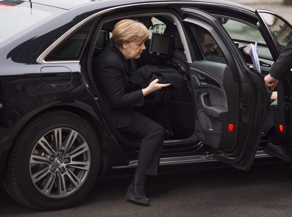 Pohřeb exprezidenta Weizsäckera v Berlíně: Příjezd kancléřky Angely Merkel