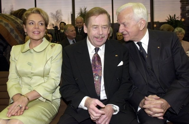 Václav a Dagmar Havlovi s německou návštěvou: tehdejším prezidentem Richardem von Weizsäckerem