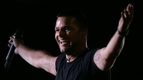 Zpěvák Ricky Martin se stal otcem dvojčat