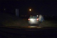 Noční honička v Brně: Opilý šofér s kamarádkou kličkovali městem, pak se schovávali