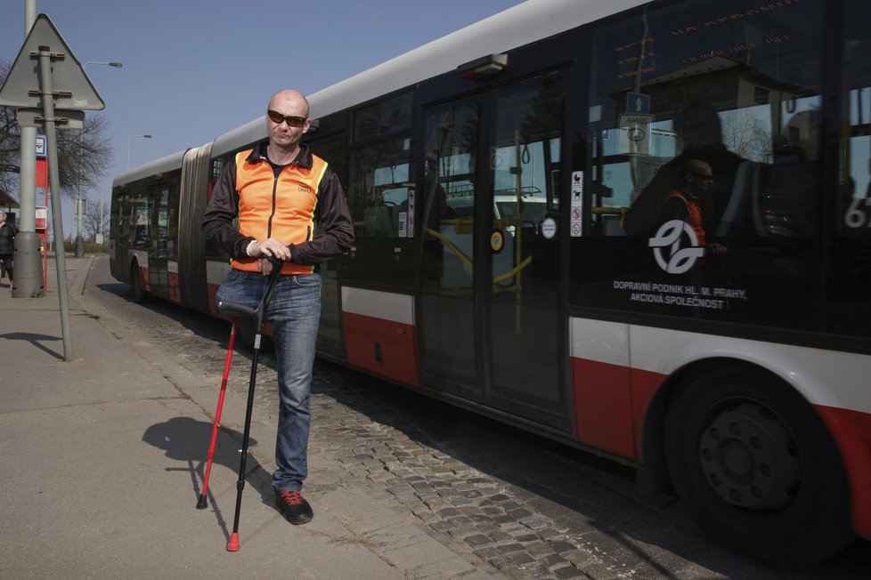 Aleš Eger se snaží být inspirací pro lidi, které potkal podobně neblahý osud. Pomáhá těm, kteří vinou dopravních nehod přišli o končetinu.