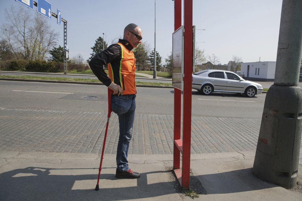 Bezpečná jízda na čas - to je to, co podle Aleše cestující zajímá především. Ne to, zda za volantem městského autobusu sedí někdo, komu chybí noha.