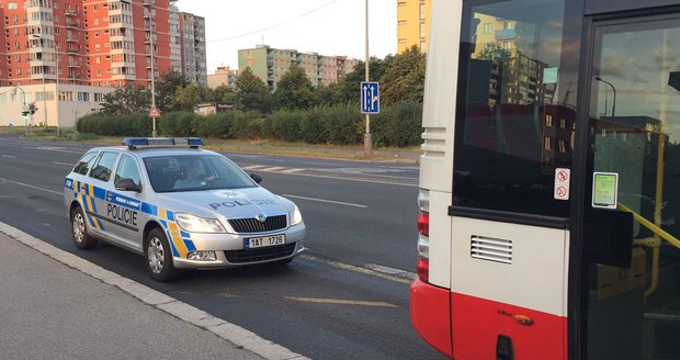 Cestující napadl řidiče autobusu, který mu vytýkal kouření.