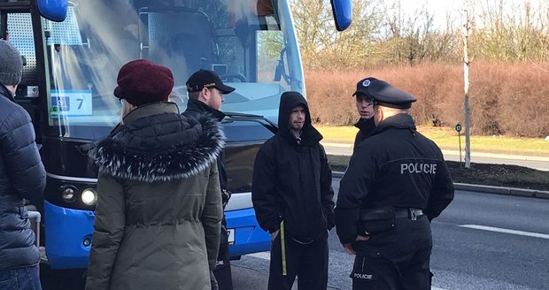 Policisté díky svědkům zadrželi řidiče autobusu, který vezl turisty pod vlivem návykové látky.