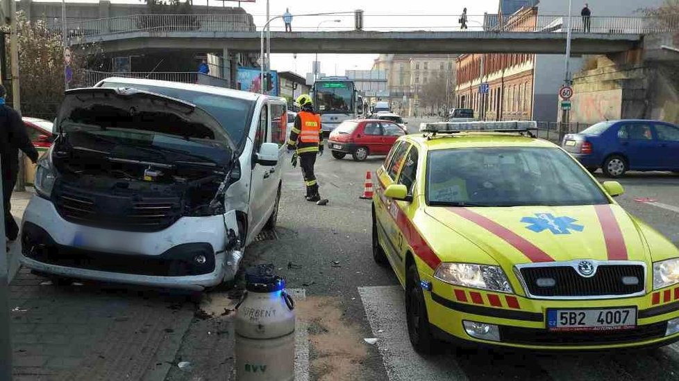 Opilý šofér linkového autobusu naboural 7. prosince 2016 v Brně VW Polo a vážně zranil řidičku a její dítě. Ve středu dostal u soudu 30 měsíců vězení natvrdo, pět let nesmí za volant.