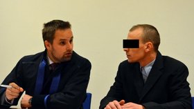 Obžalovaný Roman Zábrš (vpravo) je souzený na svobodě.