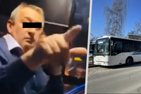 „ZDOCHNI“: Paranoidní řidič autobusu vyhodil cestující. Tohle je naše země, křičel!