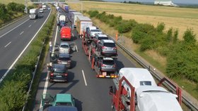 Na dálnici D5 jsou kvůli nehodě komplikace na příjezdu do Prahy (ilustrační foto).