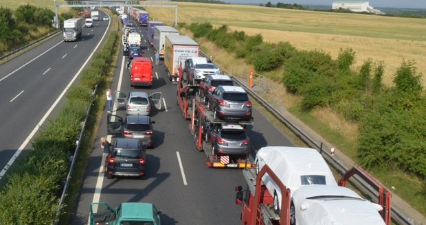 Na dálnici D5 jsou kvůli nehodě komplikace na příjezdu do Prahy (ilustrační foto).