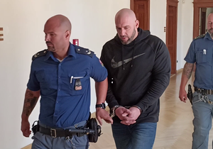 Vít Homola loni v říjnu ujížděl v Brně policejní hlídce. Za obecné ohrožení a porušení zákazu řízení půjde na 56 měsíců do vězení.