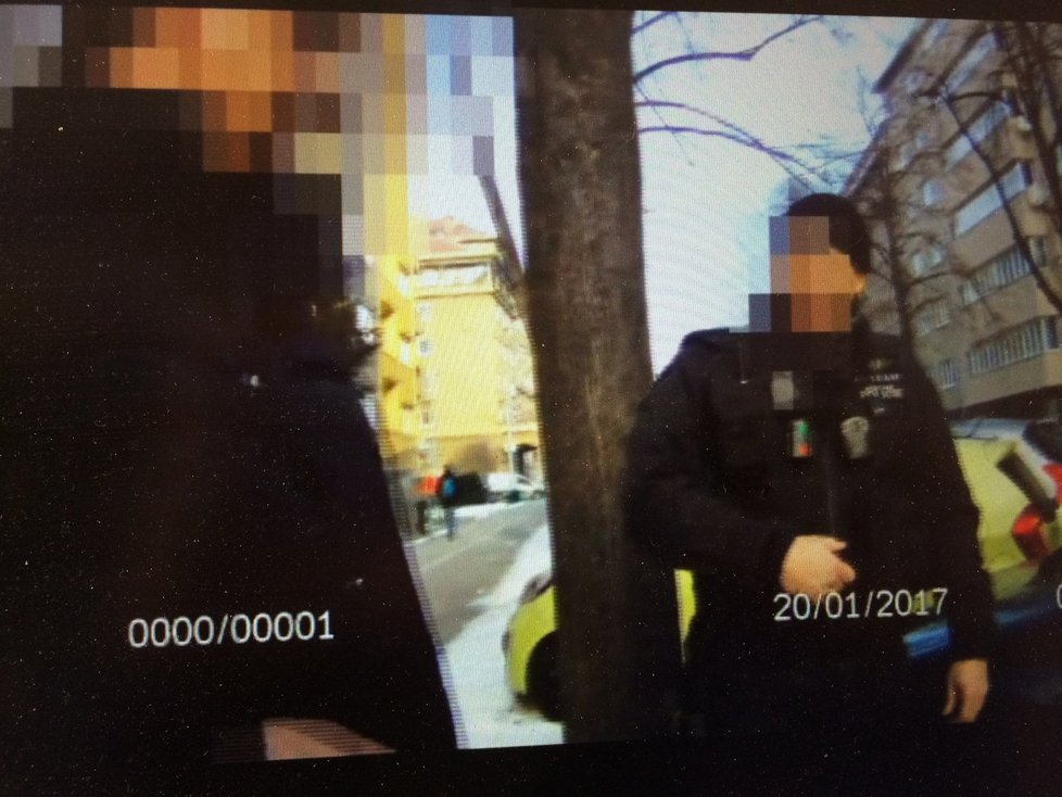 Chlapi, dobrá honička, ne? Tak zhodnotil řidič (vlevo) pronásledování vozy městské policie po Brně.