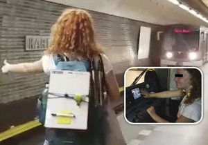 Řidič metra nechal řídit vlak dvě dívky. Podle žalobce nespáchal trestný čin.