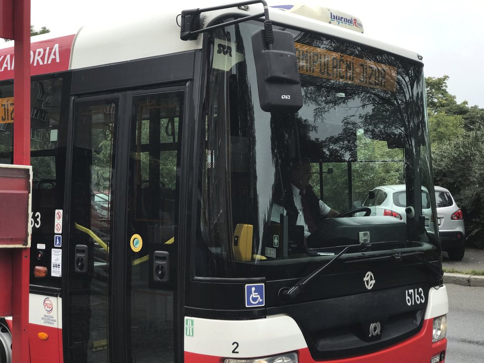 Na Spořilovské napadl cestující řidiče autobusu MHD.