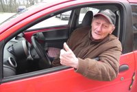 Zvýhodněné lekce pro seniory: Autoškoly opráší starším řidičům nástrahy provozu