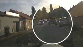 Nebezpečné pronásledování BMW u Budyně nad Ohří.