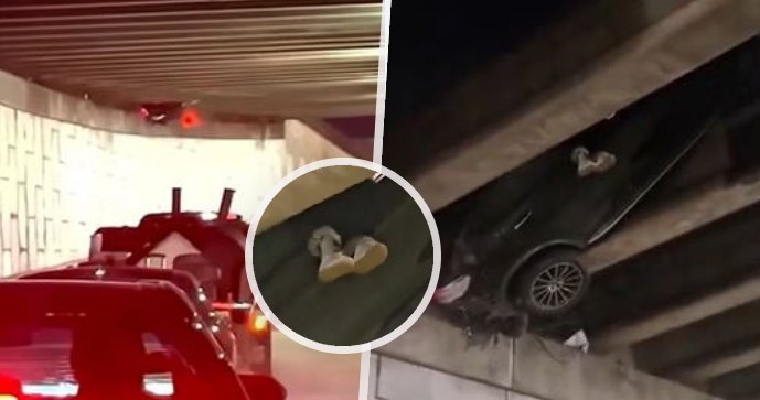 Auto přeletělo přes zábradlí a zůstalo viset nad silnicí. Z vozu trčely nohy řidiče.