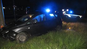 Řidič se zákazem ujížděl v Klatovech policistům a naboural.