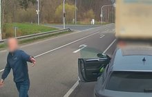 Polský kamioňák (32) jel jak šílenec: Řidiči se zfackovali přímo na křižovatce