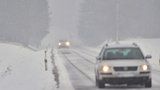 Bruntálsko hlásí bílou tmu! Cestáři varují i před silnicemi prvních tříd, všude je sníh