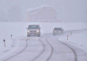 Na jihozápadě Čech a na Vysočině bude v pátek trvale a místy i vydatně sněžit.