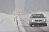 Bruntálsko hlásí bílou tmu! Cestáři varují i před silnicemi prvních tříd, všude je sníh