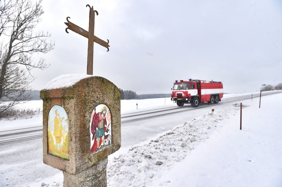 Silnice a chodníky mohou nebezpečně namrzat také v dalších nocích, informoval v neděli Český hydrometeorologický ústav.