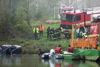 Neviděla jsem tu řeku: Při kuriózní autonehodě skončily tři ženy ve vodě