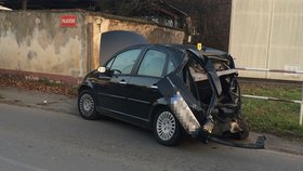 Řidička ve Velimi vjela na železniční přejezd a střetla se s rychlíkem.