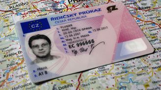 Půl milionu řidičů čeká výměna průkazu. Rok 2026 přinese i zásadní novinky Půl milionu řidičů čeká výměna průkazu. Rok 2026 přinese i zásadní novinky