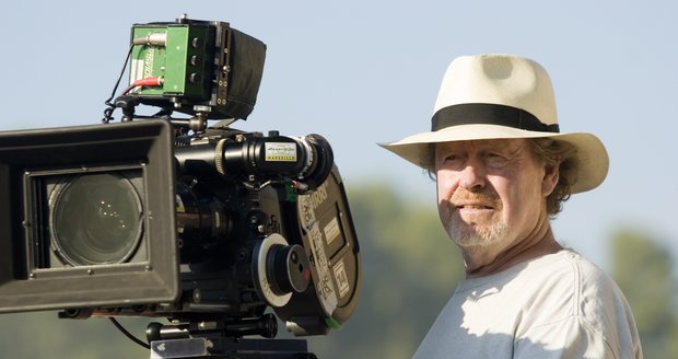 Ridley Scott natočil filmové trháky jako Blade Runner, Vetřelec nebo Gladiátor. Naposledy experimentoval s YouTube