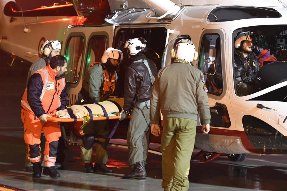 Záchranáři vytáhli ze zavaleného hotelu v Itálii další čtyři živé lidi.