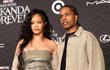 Rihanna a rapper A$AP Rocky na premiéře filmu Black Panther: Wakanda Forever