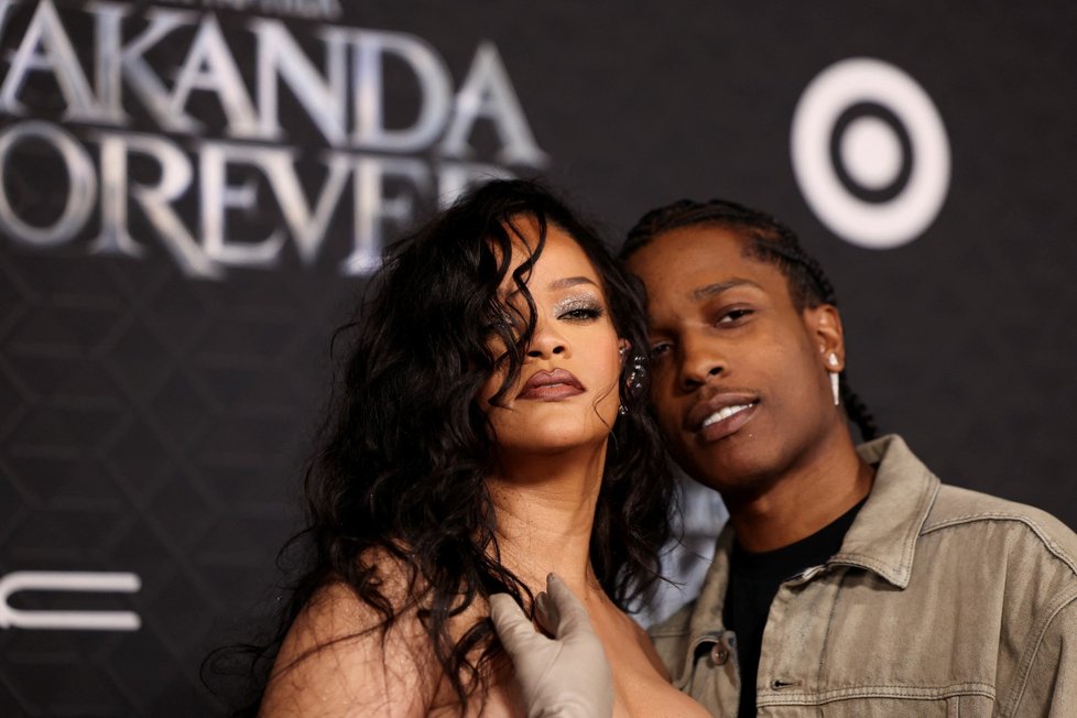 Rihanna a rapper A$AP Rocky na premiéře filmu Black Panther: Wakanda Forever