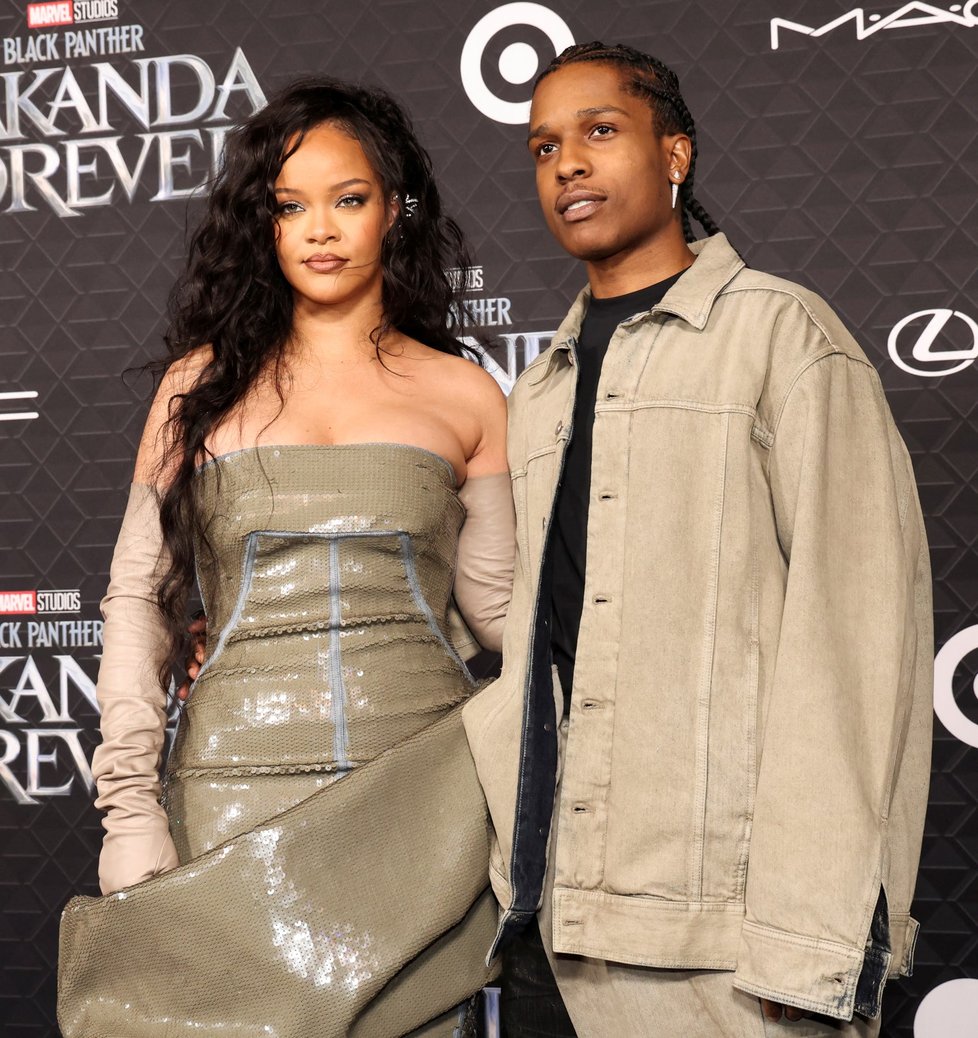 Rihanna a rapper A$AP Rocky na premiéře filmu Black Panther: Wakanda Forever