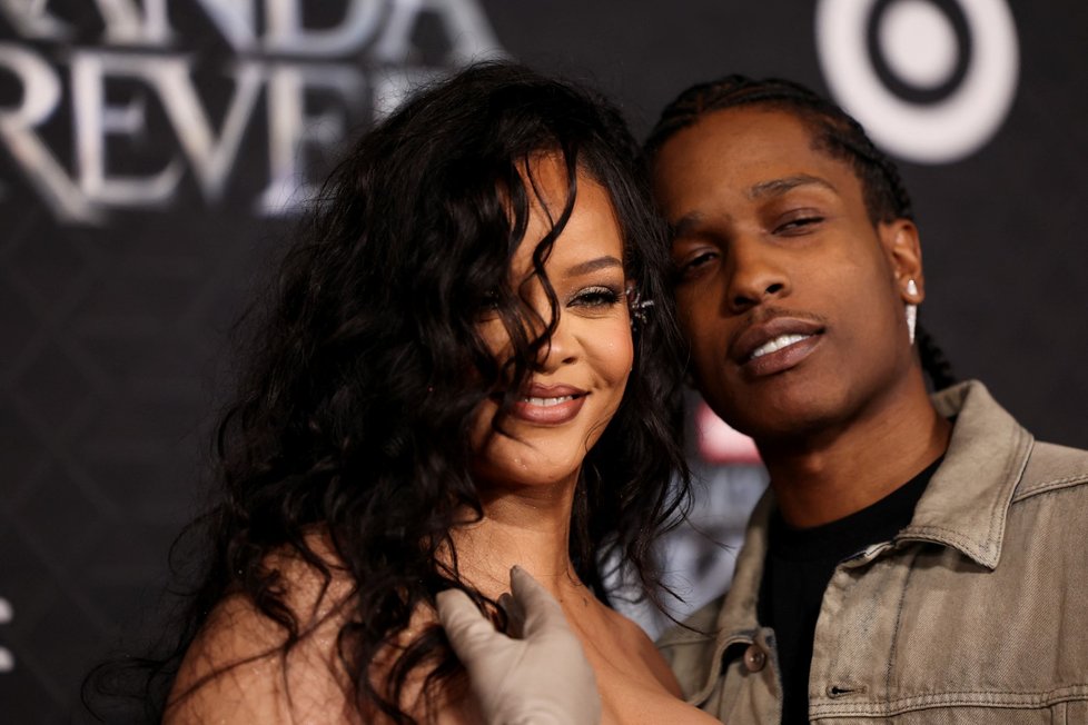 Rihanna a rapper A$AP Rocky na premiéře filmu Black Panther: Wakanda Forever