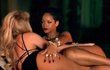 Rihanna a Shakira se v novém klipu nestydí.