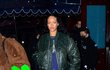Rihanna skrývá těhotenské bříško