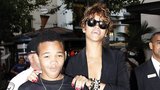 Rihanna vzala bratra na nákupy: Hrozný účes a oblečení