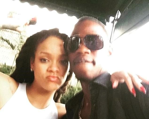 Rihanna se svým bratrancem, kterého zastřelili na Barbadosu.