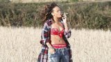 Rihanna točila klip: Sexy i s cigaretou!