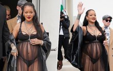 Rihanna a Naomi na přehlídce: Mamka v negližé