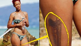 Rihanna má na těle několik tetování, pistole na sexy stehýnku ale není trvalá, za několik dní zmizí