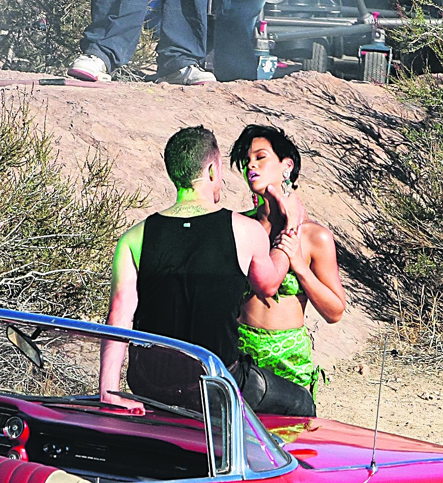 Rihanna a Timberlake natáčejí milostné scény v kalifornské poušti