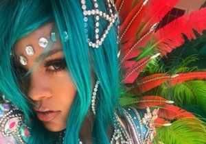 Rihanna v odvážném kostýmku pařila na karnevalu na Barbadosu