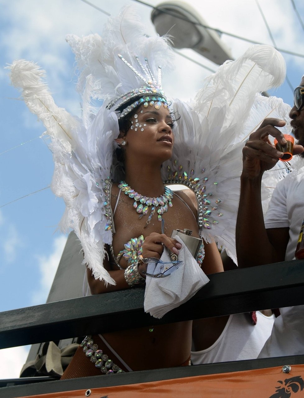 Rihanna vystavila své luxusní tělíčko na karnevalu v rodném Barbadosu.