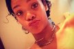 Rihanna se nestydí! Na svém profilu zvěřejnila dokonce fotku z vany.