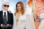 Rihanna (25) kvůli přehlídce Chanelu oka nezamhouřila a v průhledných šatech módního mága Lagerfelda ukázala nejen ňadra, ale také tetování.