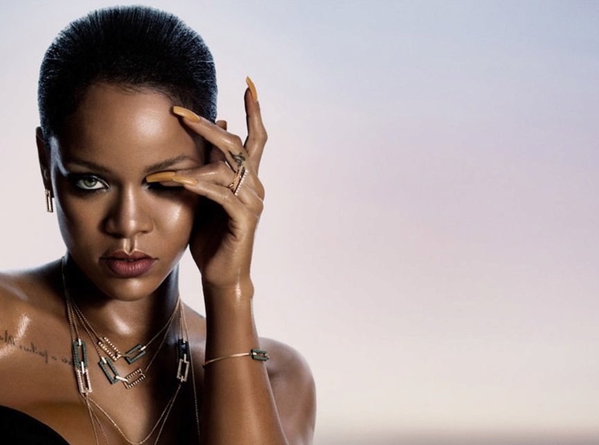 Rihanna navrhla novou kolekci glamour šperků pro švýcarskou značku Chopard.